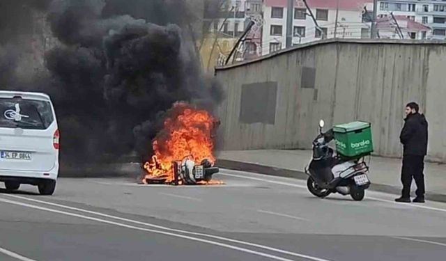 Bingöl’de seyir halindeki motosiklet alevlere teslim oldu