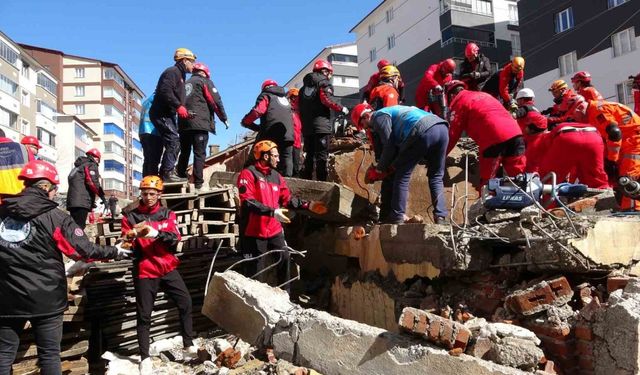 Bitlis’te 438 kişinin katılımıyla deprem tatbikatı yapıldı