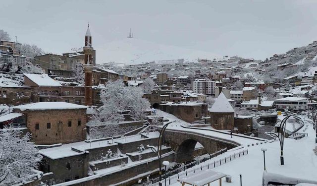 Bitlis’te karla gelen güzellik