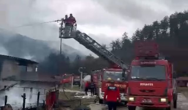 Bolu’da dün faaliyeti durdurulan, konaklama tesisinde yangın