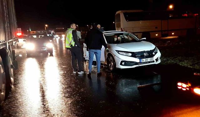 Bolu’da kavşakta otomobil ile kamyon çarpıştı: 3 yaralı