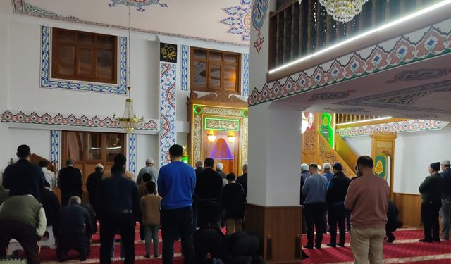 Bozkır’da hatimle teravih namazı