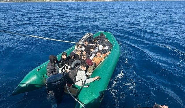 Çanakkale açıklarında 24 kaçak göçmen yakalandı