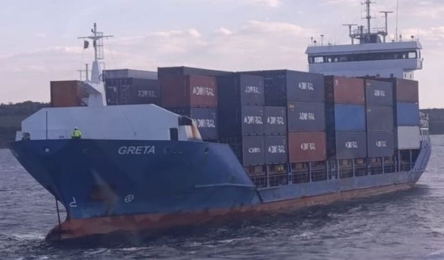 Çanakkale Boğazı’nda makine arızası yapan konteyner gemisi Karanlık Liman’a demirletildi