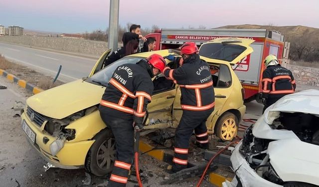Çankırı’da iki otomobil çarpıştı: 6 yaralı