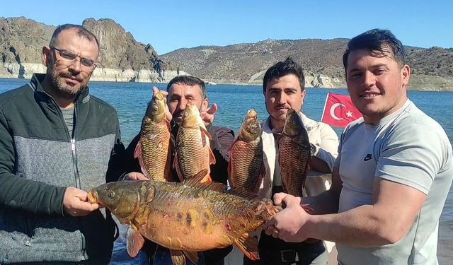 Çekerek Barajı’nda 14 kiloluk sazan yakalandı