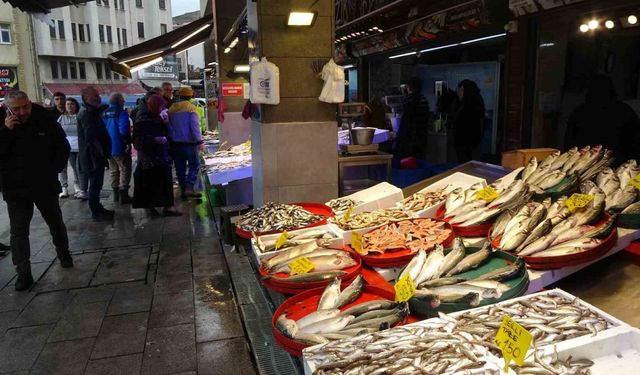 Çoğu tekne erken paydos edince balık tezgâhları eski görüntüsünden uzak kaldı