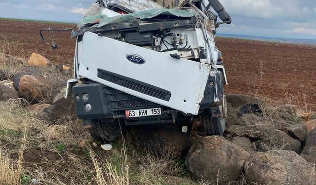 Devrilen kamyonun sürücüsü yaralandı