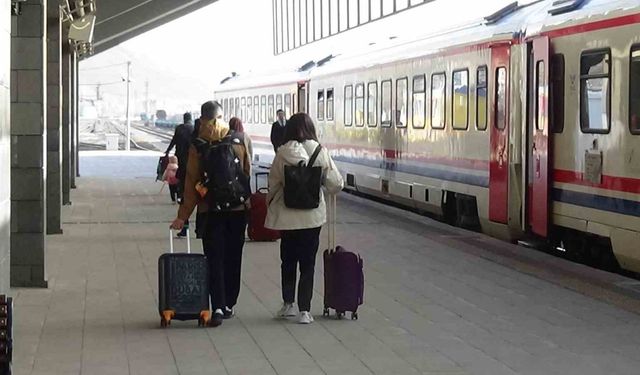 Doğu Ekspresi’nde bayramı yoğunluğu