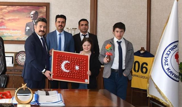 Down sendromlu öğrencilerden Kaymakam Özçelik’e ziyaret