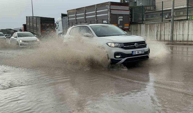 Edirne’de cadde ve sokaklar göle döndü