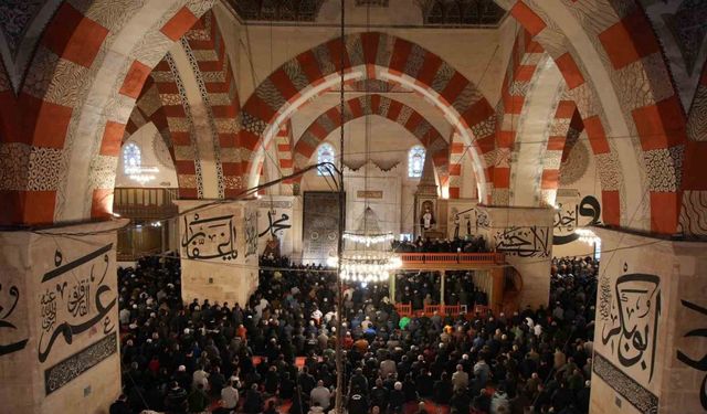Edirne’de Ramazan Bayramı’nda vatandaşlar camilere akın etti
