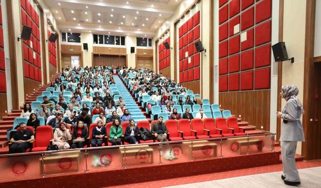 Elazığ’da geleceğin hemşirelerine oryantasyon eğitimi verildi