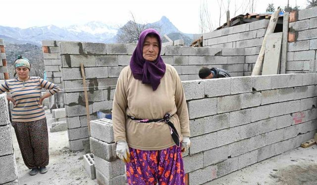 Fatma teyzenin yıkılan evi yeniden inşa ediliyor