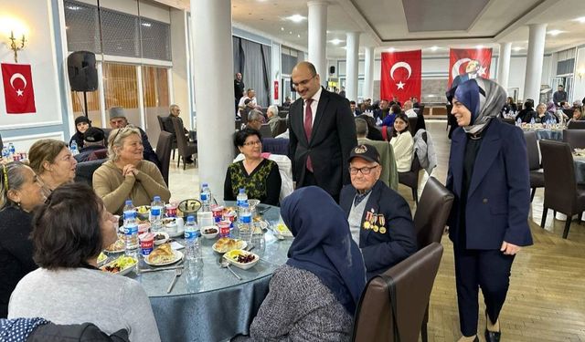 Gelibolu Kaymakamı, şehit ve gazi aileleriyle iftarda buluştu
