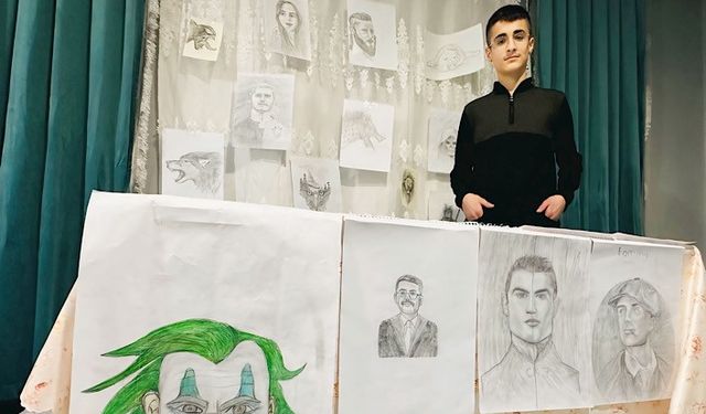 Genç yetenek, yaptığı resimlerle hayran bırakıyor