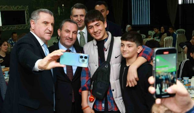 Gençlik ve Spor Bakanı Aşkın Bak: "Gençlerin emrindeyiz"