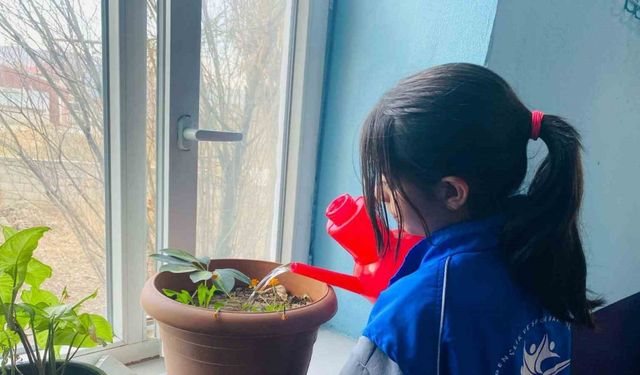 Gönüllü gençler cami temizliği yaptı