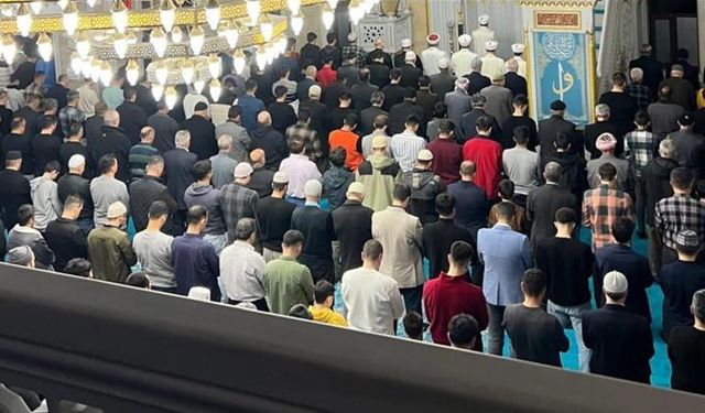 Hakkari’de Osmanlı’dan kalma bir gelenek olan Enderun Usulü teravih namazı kılındı