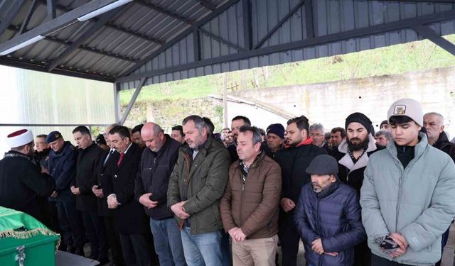 Hayatını kaybeden şehit annesi son yolculuğuna uğurlandı