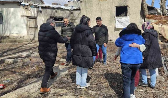 Hayırsever iş adamları Bulanıklı çocukları sevindirdi