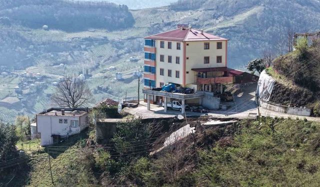Heyelan mahalleyi tehdit ediyor