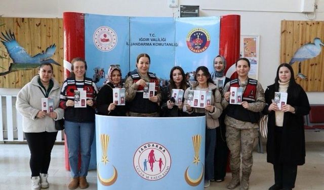 Iğdır’da jandarma ekipleri kadınlara KADES’i anlattı