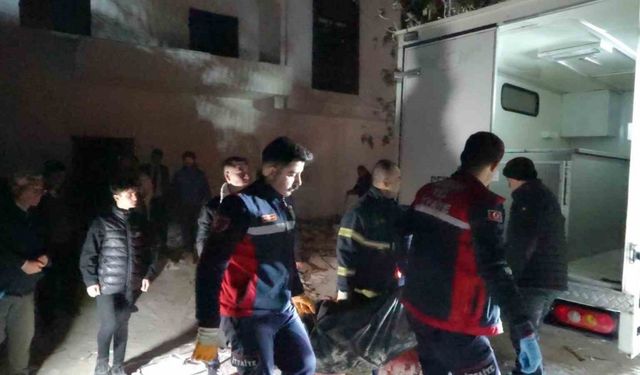 İnşaatın bodrumuna eşya koymak isterken asansör boşluğuna düşen yaşlı kadın öldü