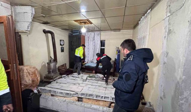 Irak’ta meydana gelen 4.8 büyüklüğündeki depremde Derecik’te bir evde hasar meydana geldi