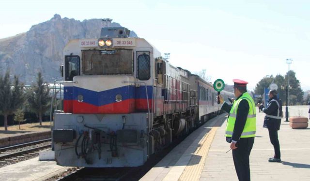 İranlı turistler nevruz için Tahran-Van trenini tercih etti