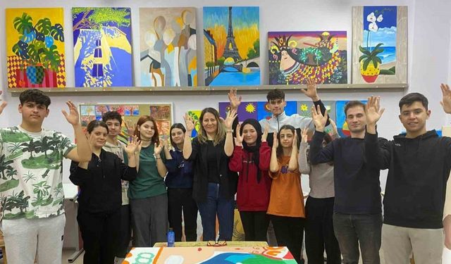 İşitme engelli öğrencilerin sessiz dünyası sanatla renkleniyor