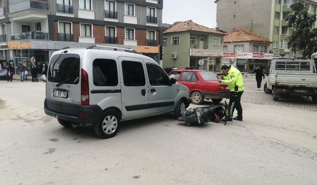 Isparta’da kazada yola savrulan motosiklet sürücüsü yaralandı
