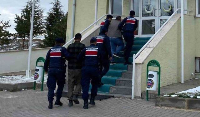 Jandarma 12 kamerayla iz sürdü: Traktör hırsızları yakalandı