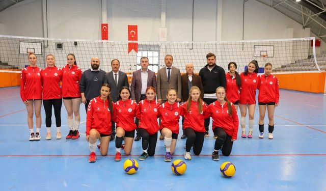 Kadın voleybol takımı antrenmanlara başladı