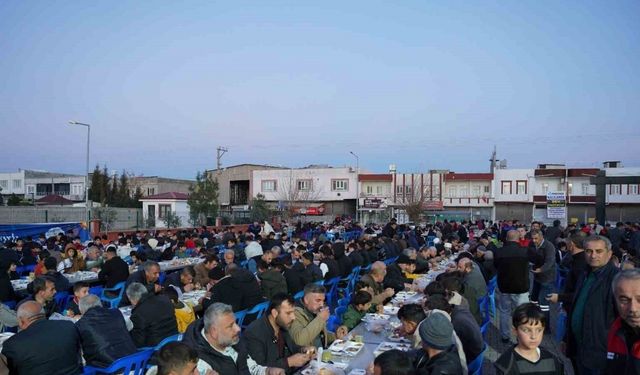 Kahta Belediyesi’nin iftar çadırına yoğun ilgi