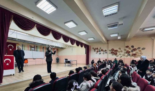 Kamu personellerine ve öğrencilere ‘fermuar sistemi’ anlatıldı