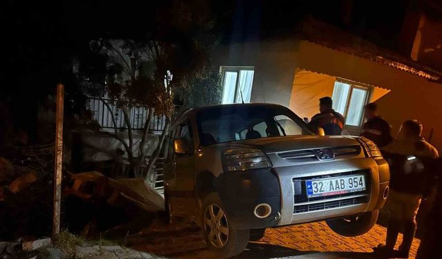 Karacaören Barajı’nda kaçak avcılara suçüstü: Kaçarken araçlarında mahsur kalıp yakalandılar