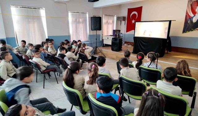 Karagöz-Hacivat’ın dünyası çocuklarla buluşuyor