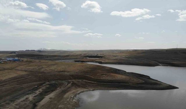 Kars Baraj Gölü’nün buzları çözüldü