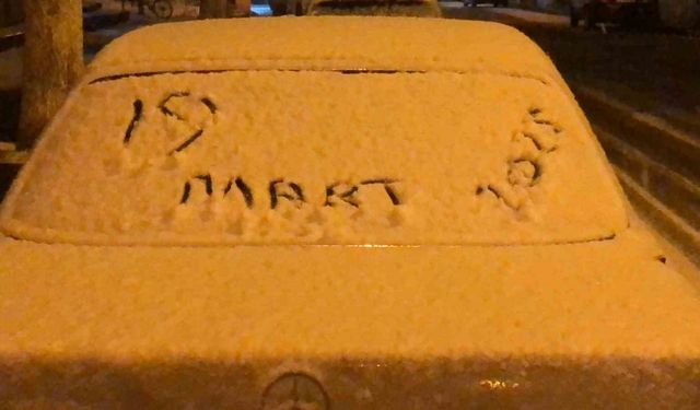 Kars’a Mart ayında lapa lapa kar yağdı
