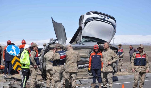 Kars’ta araçlar adeta birbirine yapıştı