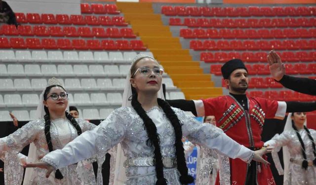 Kars’ta Kafkas rüzgarı: Kulüpler arası folklor yarışması yapıldı