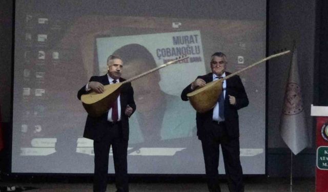 Kars’ta öğrenciler aşık Çobanoğlu’nu andı