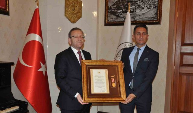 Kars’ta şehit ailelerine devlet övünç madalyası verildi