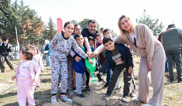 Katledilen 445 kadın anısına Denizli’de fidanlar toprakla buluştu