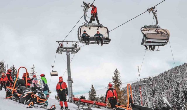 Kayak merkezinde telesiyejde arama ve kurtarma tatbikatı