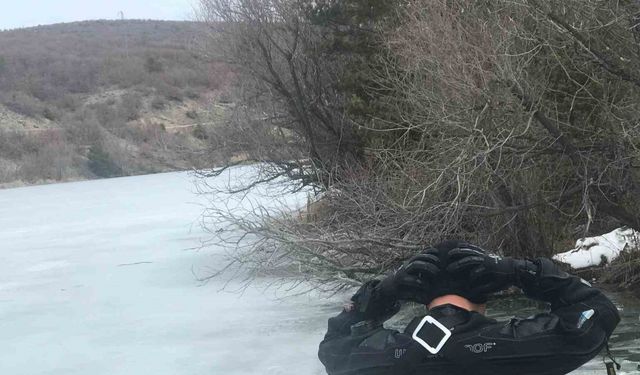 Kayıp öğretmeni dalgıçlar arıyor