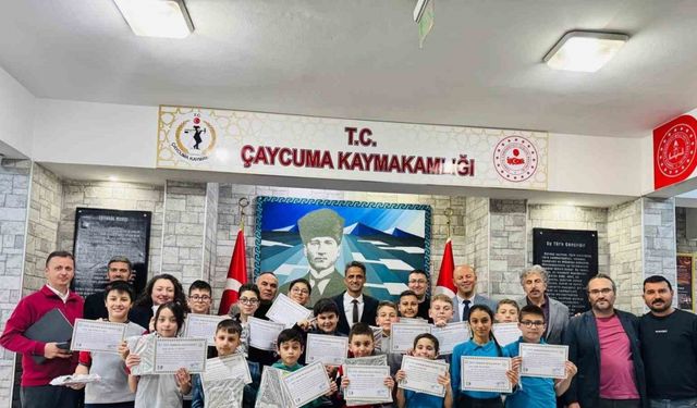 Kaymakam Adem Kaya, Oyuncu Beyinler Turnuvası’nda dereceye giren öğrencileri ağırladı