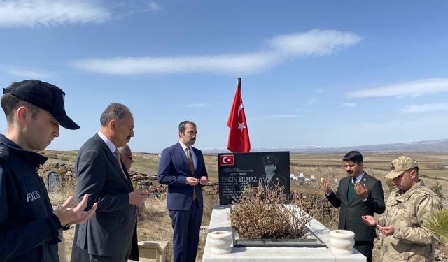 Kaymakam Akköz’den şehit kabirleri ve ailelerine bayram ziyareti