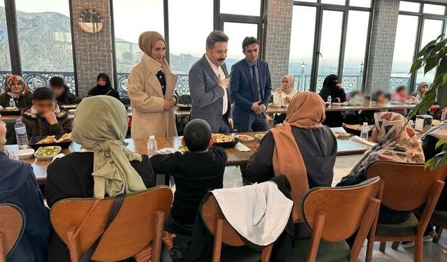 Kaymakam Özçelik, yetim ve öksüz çocuklarla iftar yaptı